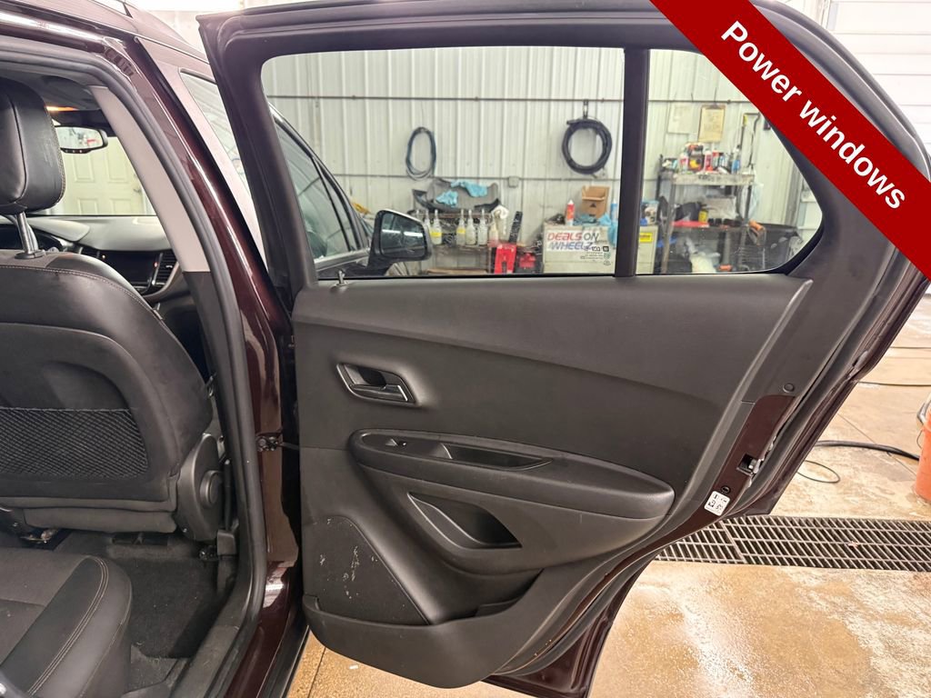 Used 2021 Chevrolet Trax LT w/ LT Convenience Package image 34