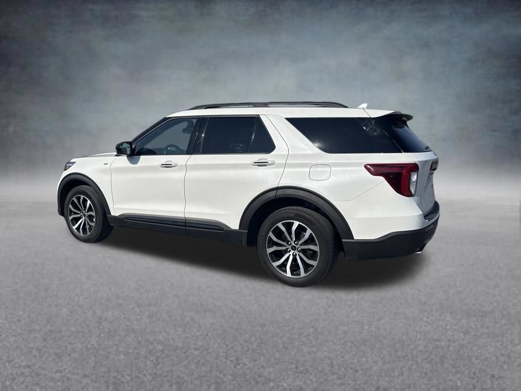 Used 2023 Ford Explorer ST-Line AWD/4WD image 3