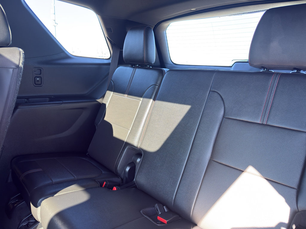 Used 2023 Chevrolet Traverse RS image 36