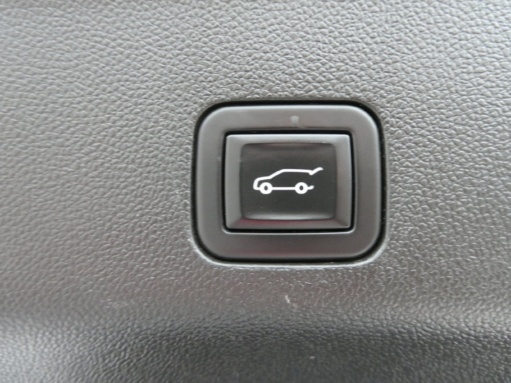 Certified 2024 GMC Yukon SLT w/ SLT Luxury Package AWD/4WD image 20