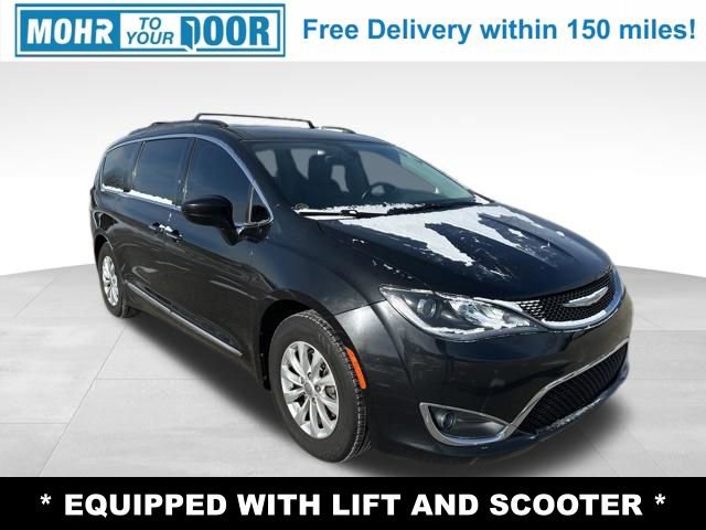 Used 2017 Chrysler Pacifica Touring-L image 3
