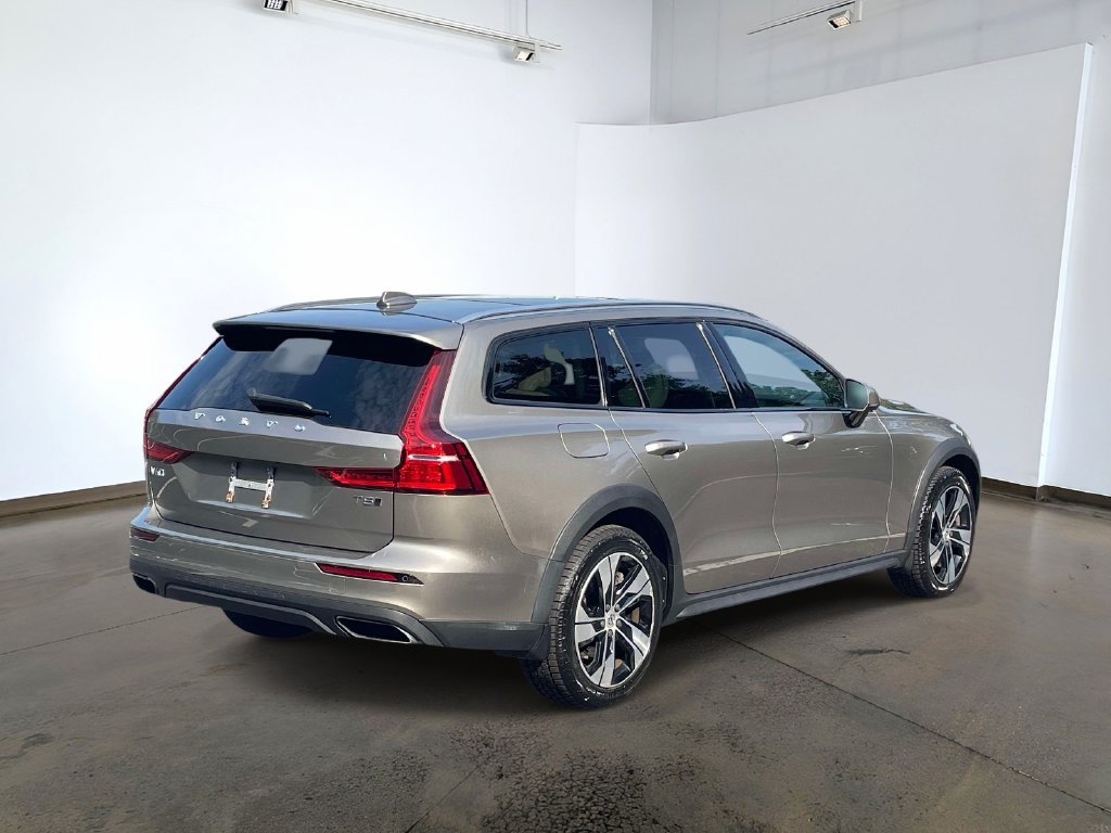 Used 2020 Volvo V60 T5 Cross Country AWD/4WD image 4