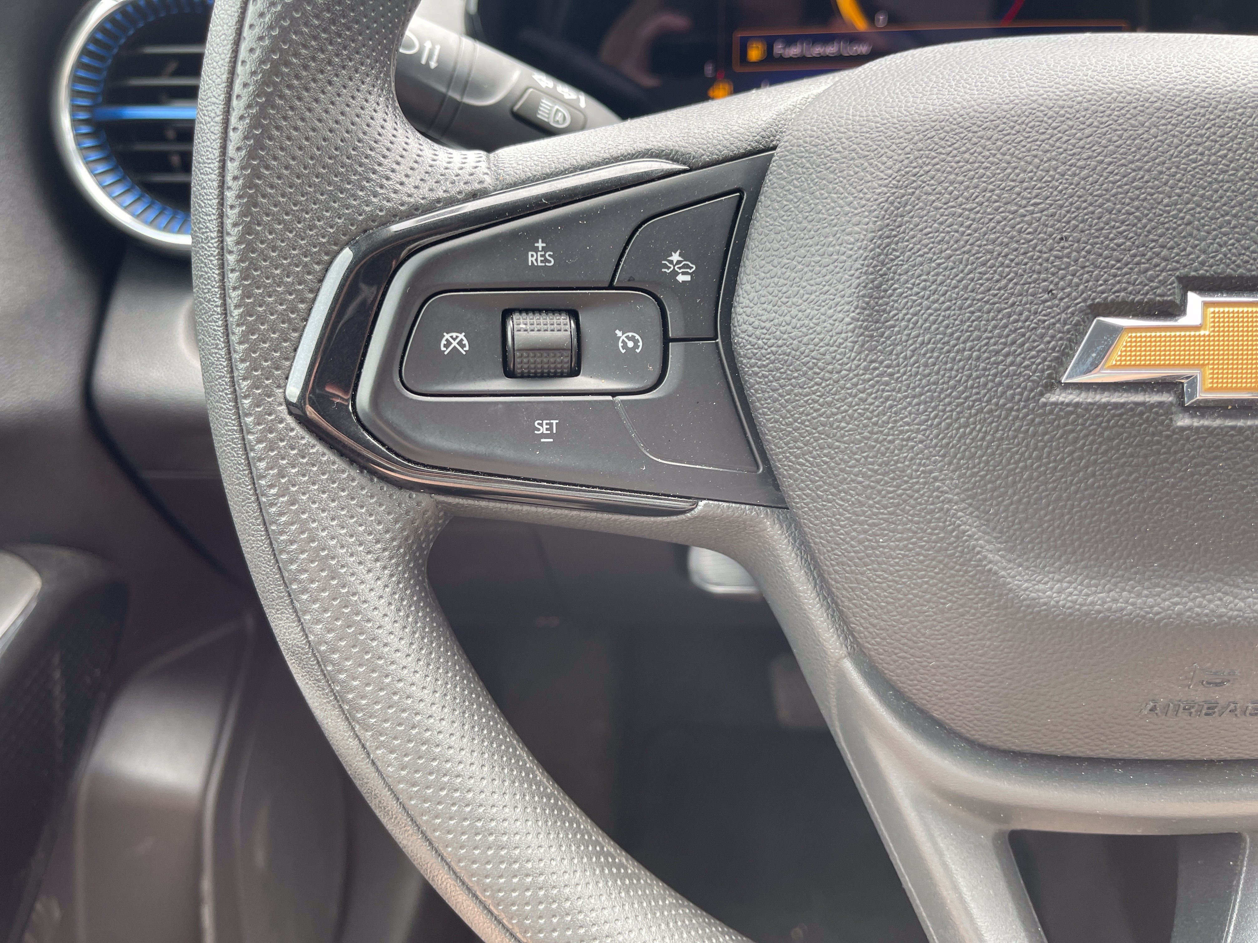Used 2025 Chevrolet Trax LT FWD image 18