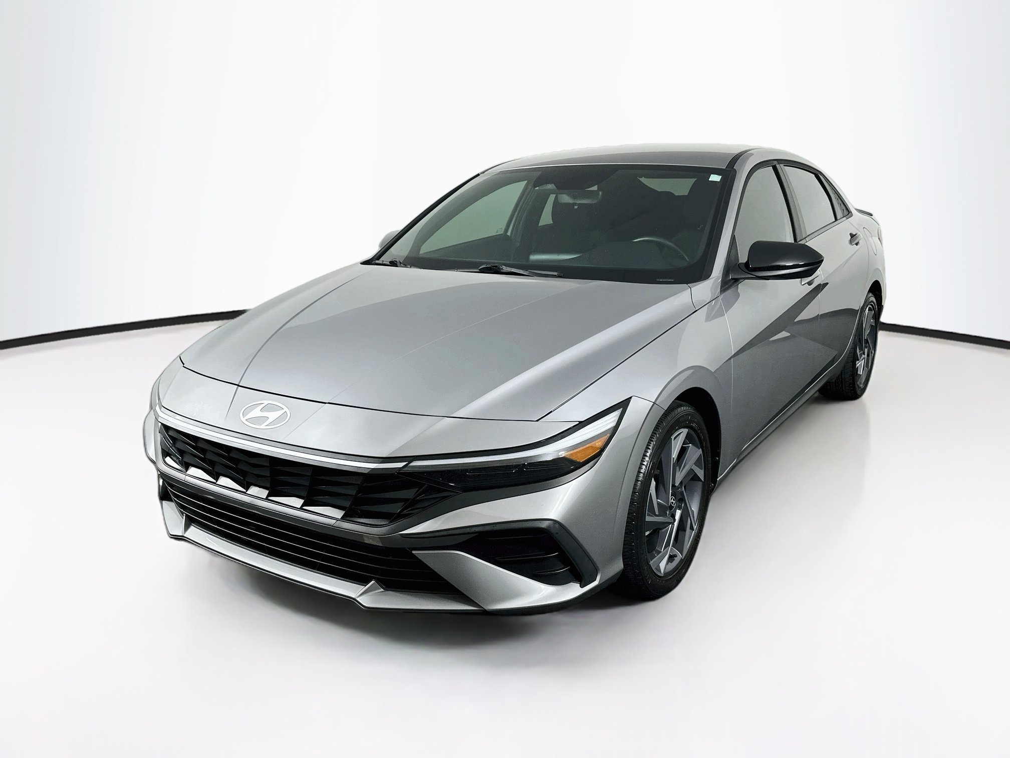 Used 2025 Hyundai Elantra Sport FWD image 3