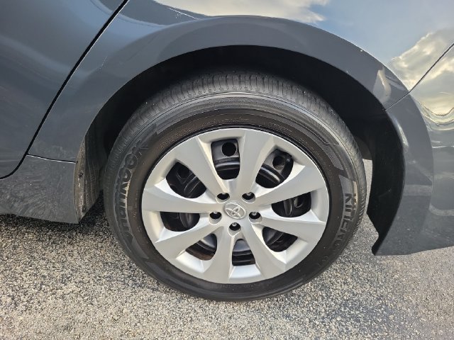 Used 2023 Toyota Corolla LE FWD image 5