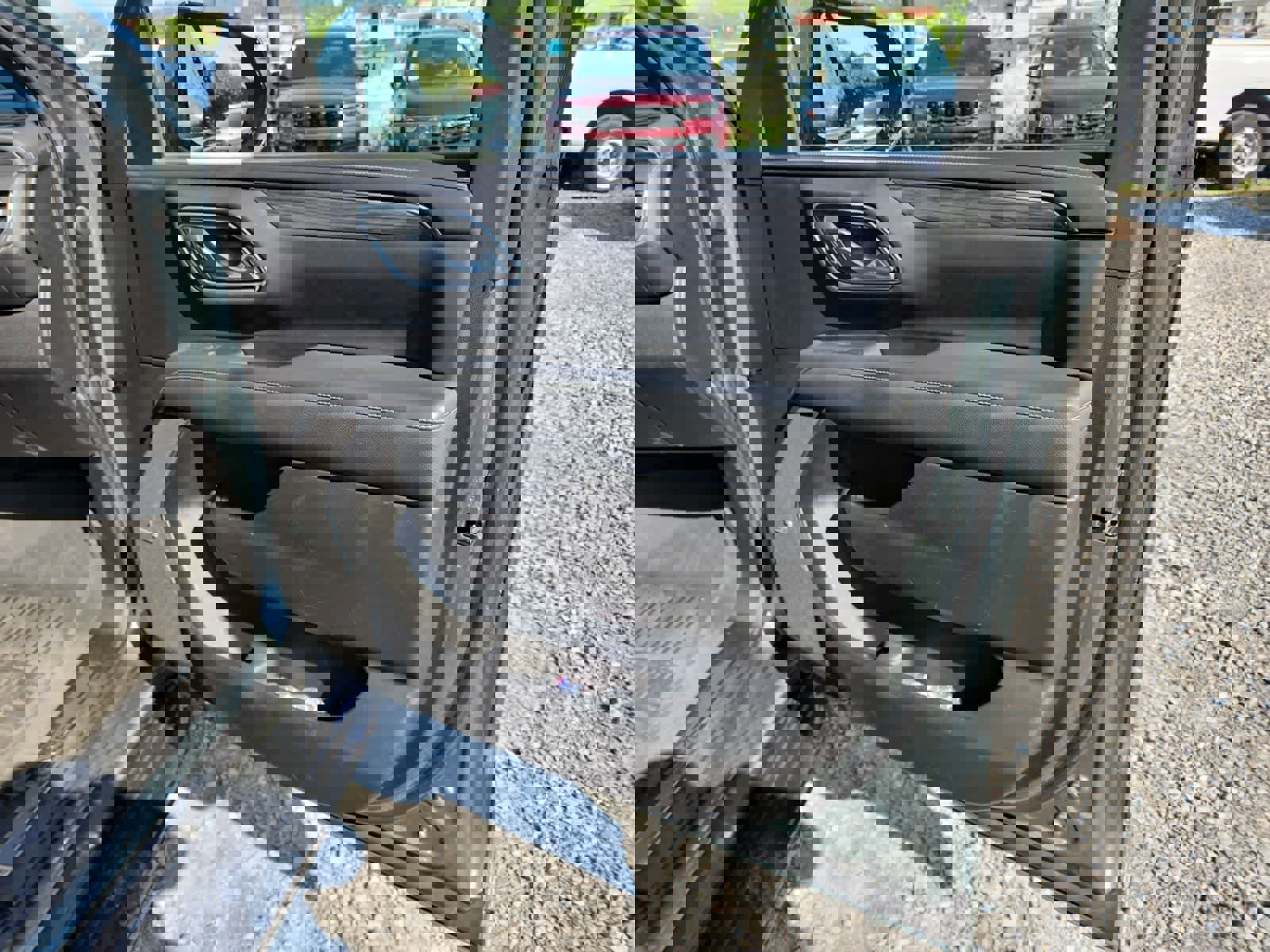 Used 2023 GMC Yukon SLT w/ SLT Premium Package image 21