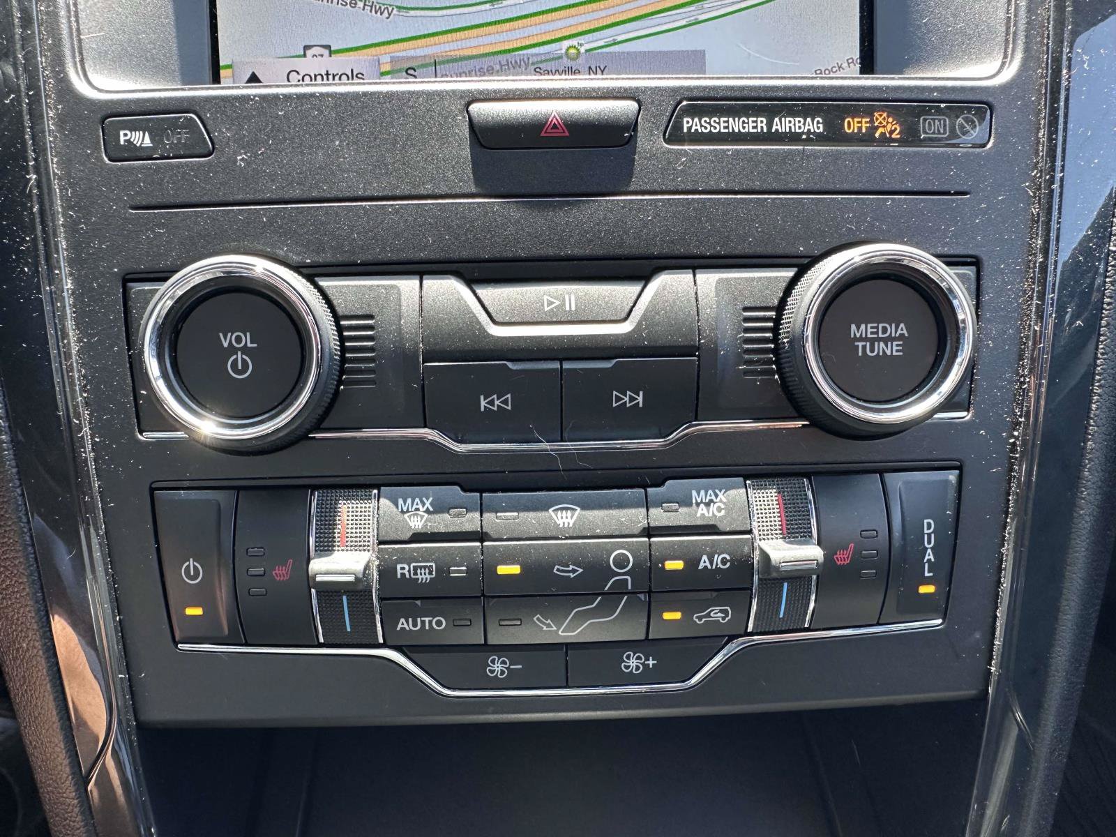 Used 2019 Ford Explorer XLT w/ Equipment Group 202A AWD/4WD image 24