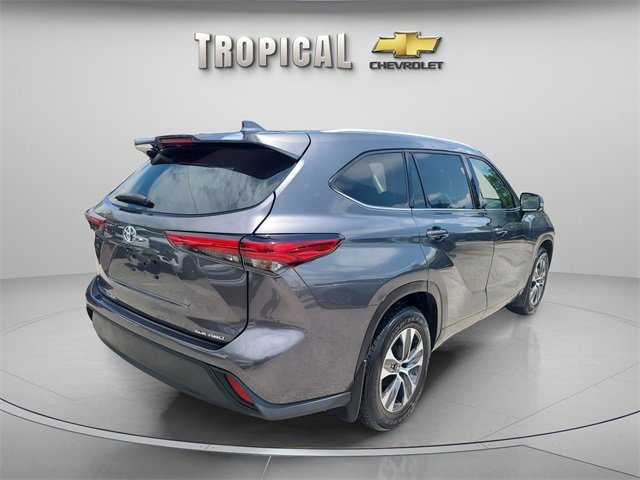 Used 2022 Toyota Highlander XLE image 5