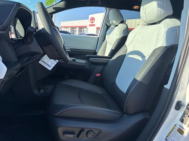 New 2026 Toyota Sienna XSE image 16