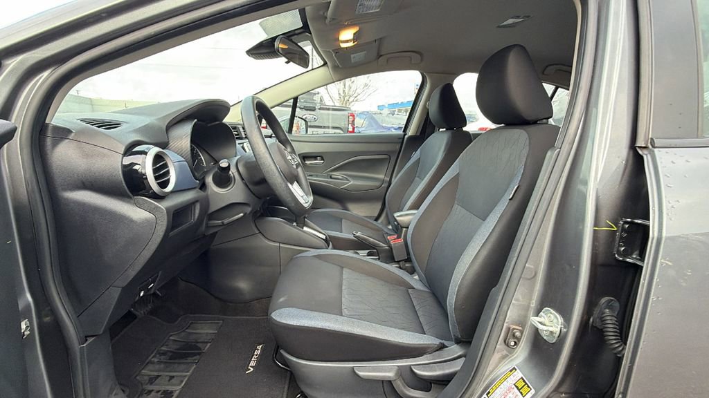 Used 2023 Nissan Versa SV image 32