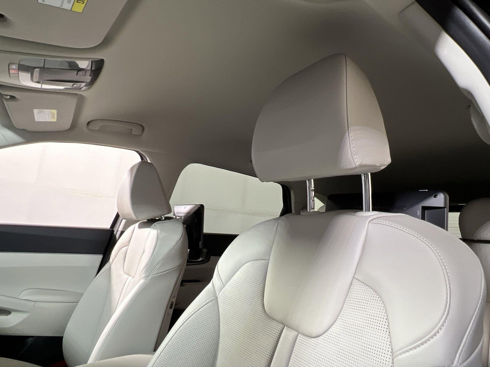 New 2025 Kia Sorento S image 22