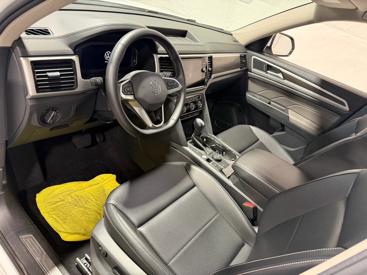 Used 2022 Volkswagen Atlas SE w/ Black Wheel Package image 25