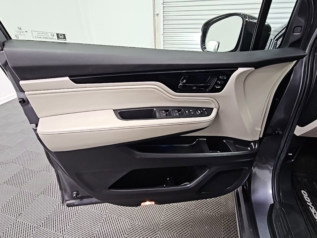 Used 2025 Honda Odyssey Elite image 32