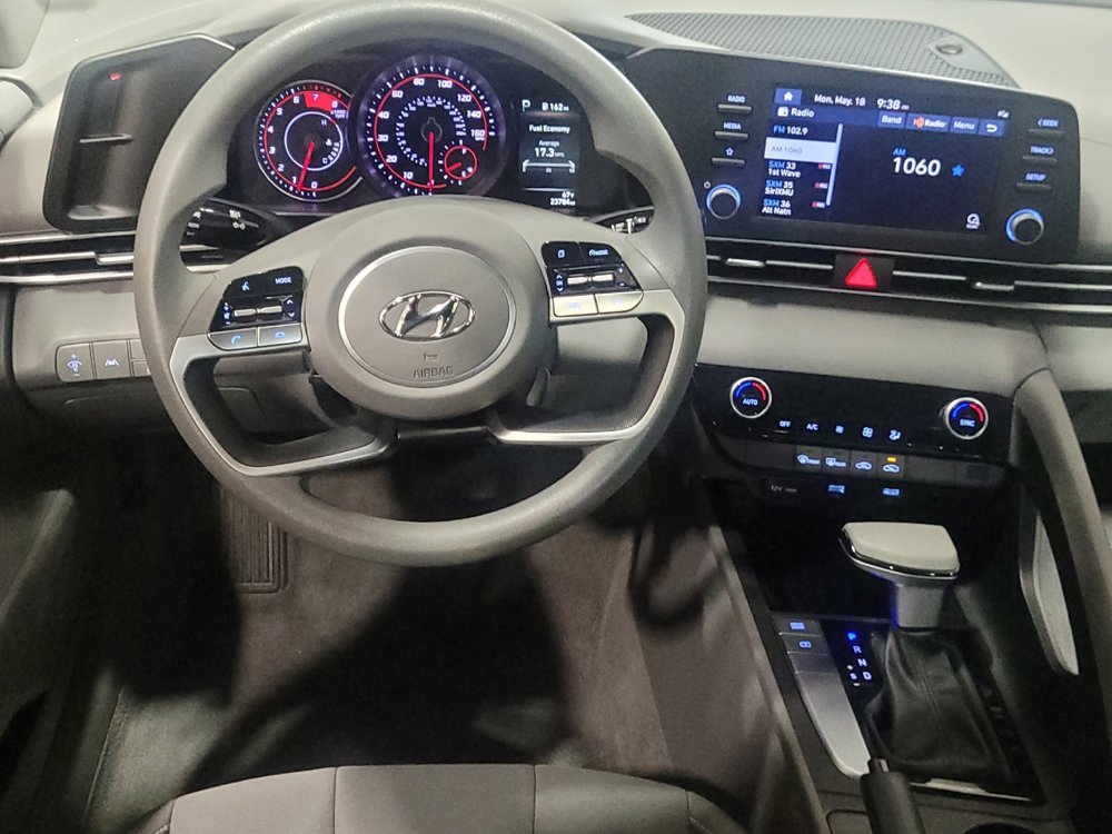 Used 2023 Hyundai Elantra SEL w/ Preferred Accessory Package FWD image 22