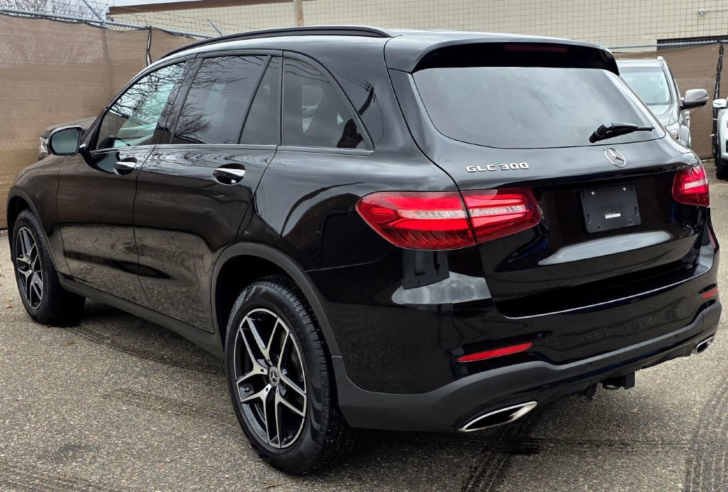 Used 2019 Mercedes-Benz GLC 300 4MATIC w/ AMG Line image 5