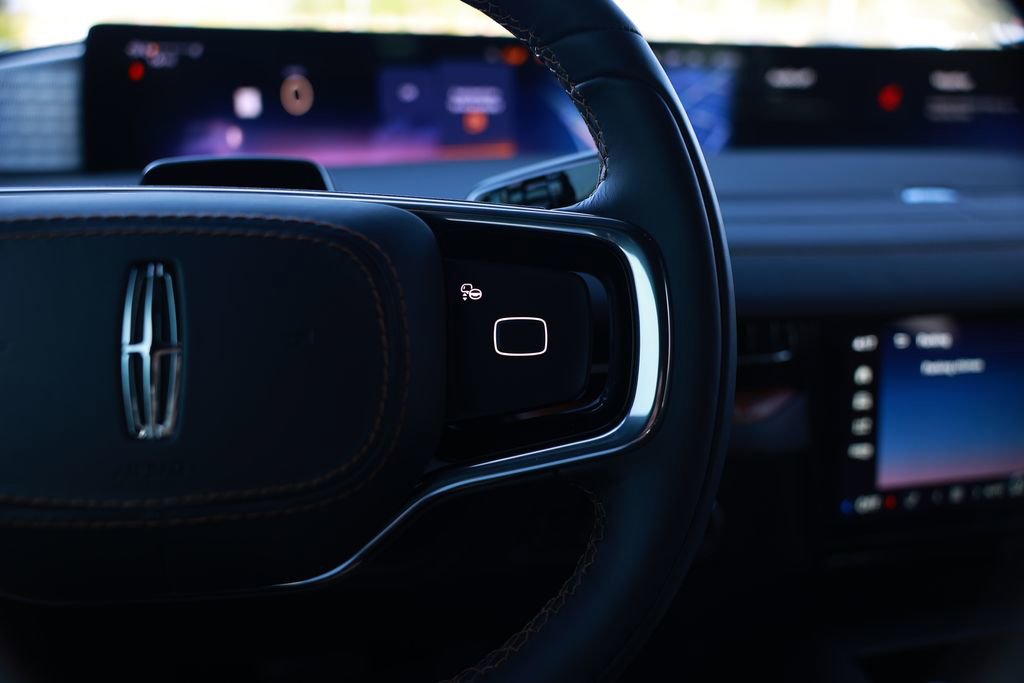 Used 2025 Lincoln Navigator Black Label image 24