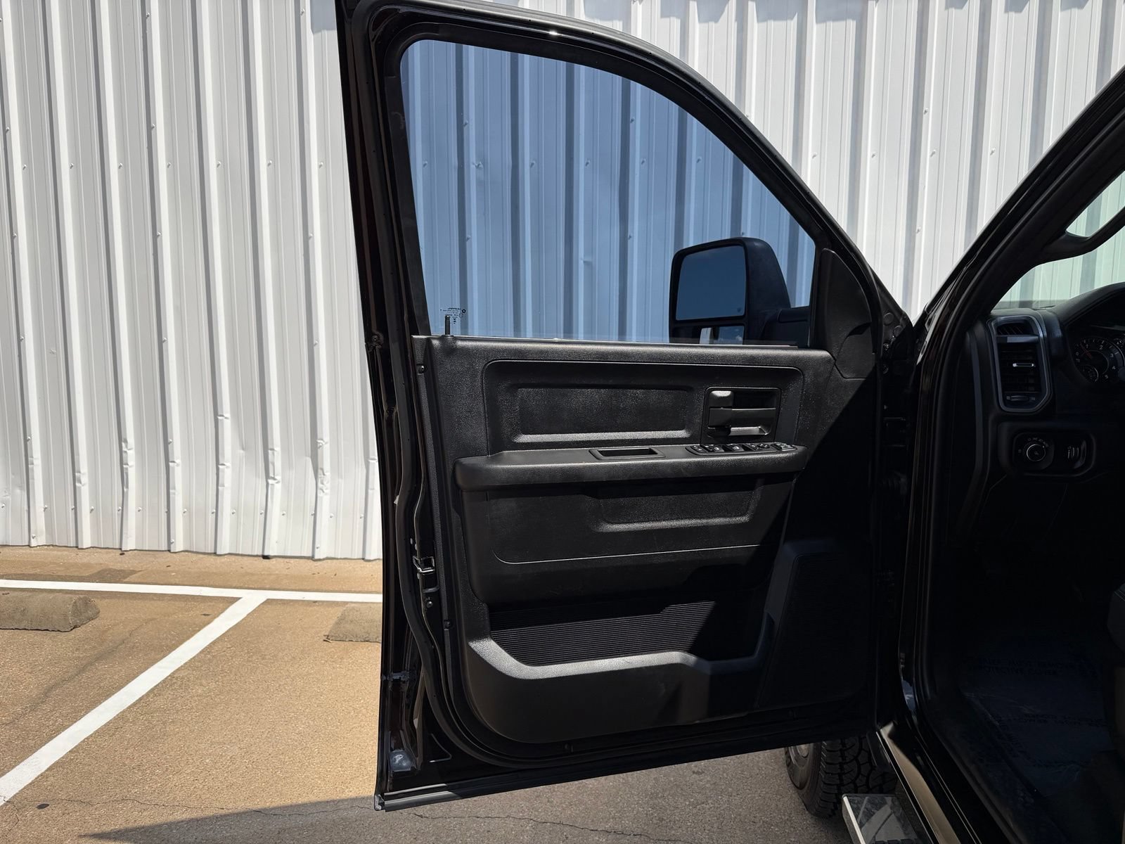 Used 2024 RAM 3500 Tradesman w/ Chrome Appearance Group AWD/4WD image 21