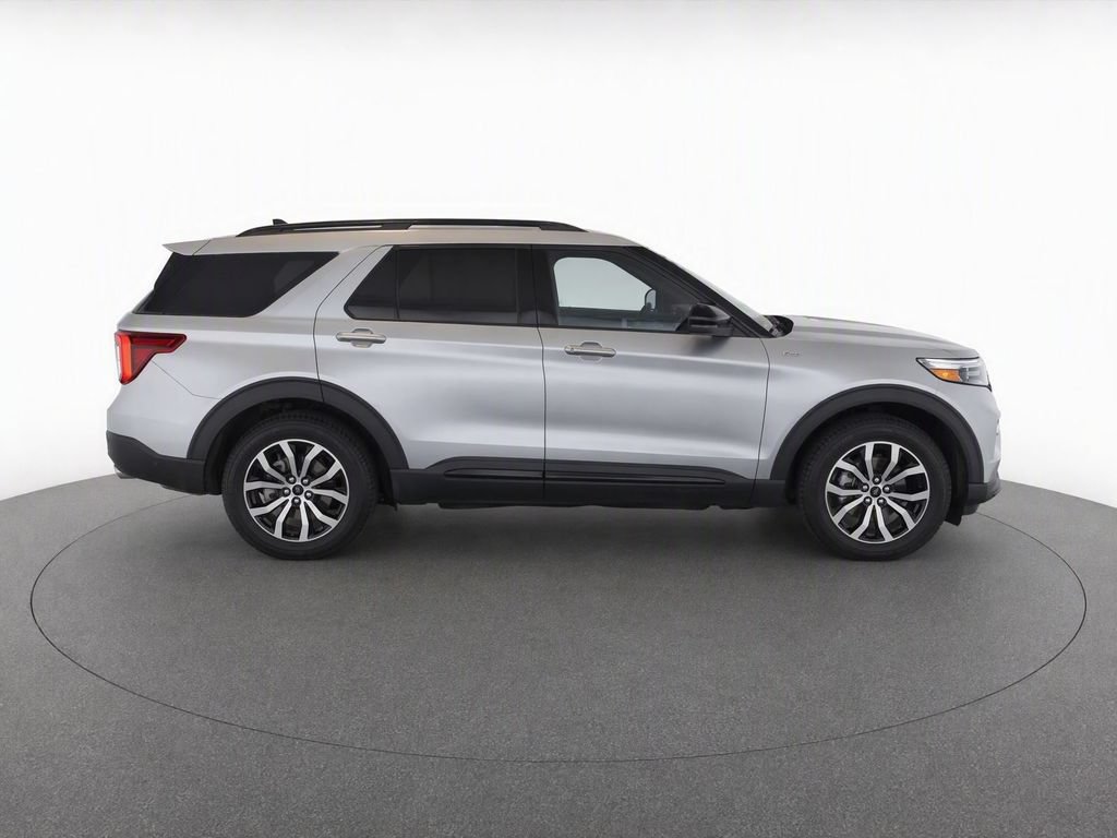 Used 2022 Ford Explorer ST-Line w/ Class IV Trailer Tow Package AWD/4WD image 8
