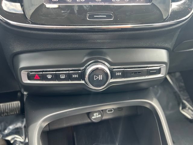 Used 2024 Volvo XC40 B5 Plus AWD/4WD image 13