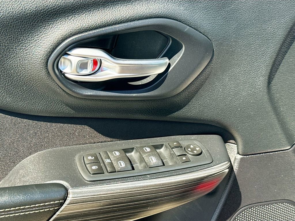 Used 2016 Jeep Cherokee Sport image 20