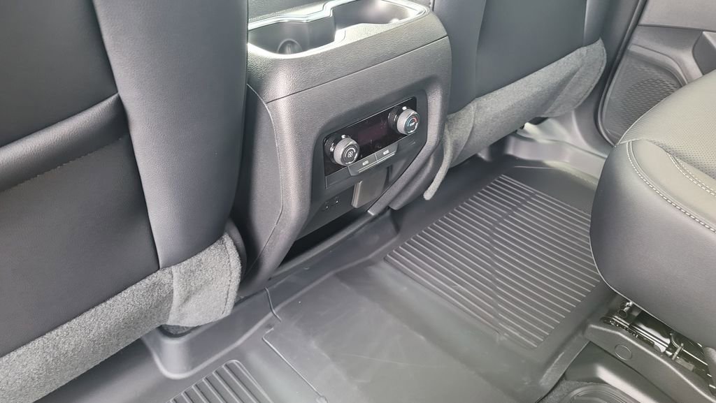 New 2025 Chevrolet Traverse LT w/ Driver Confidence Package image 27