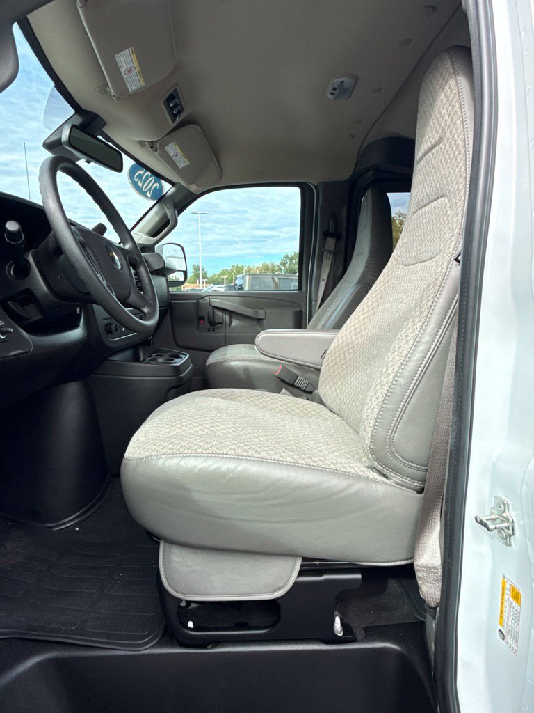 Used 2025 Chevrolet Express 3500 LT w/ LT Preferred Equipment Group RWD image 13
