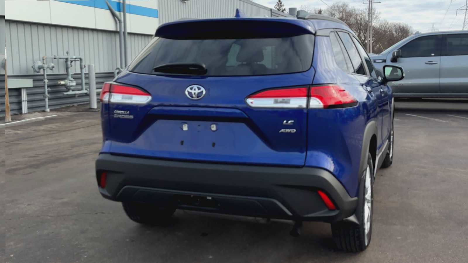 Used 2023 Toyota Corolla Cross LE image 3