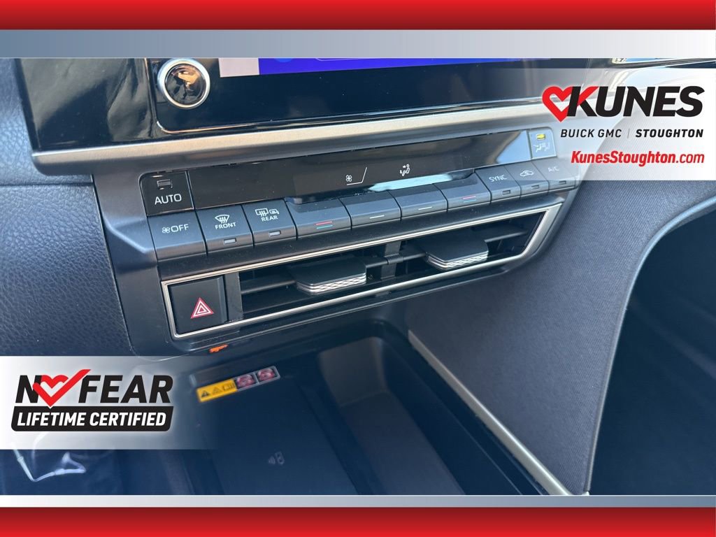 Used 2025 Toyota Camry LE FWD image 29