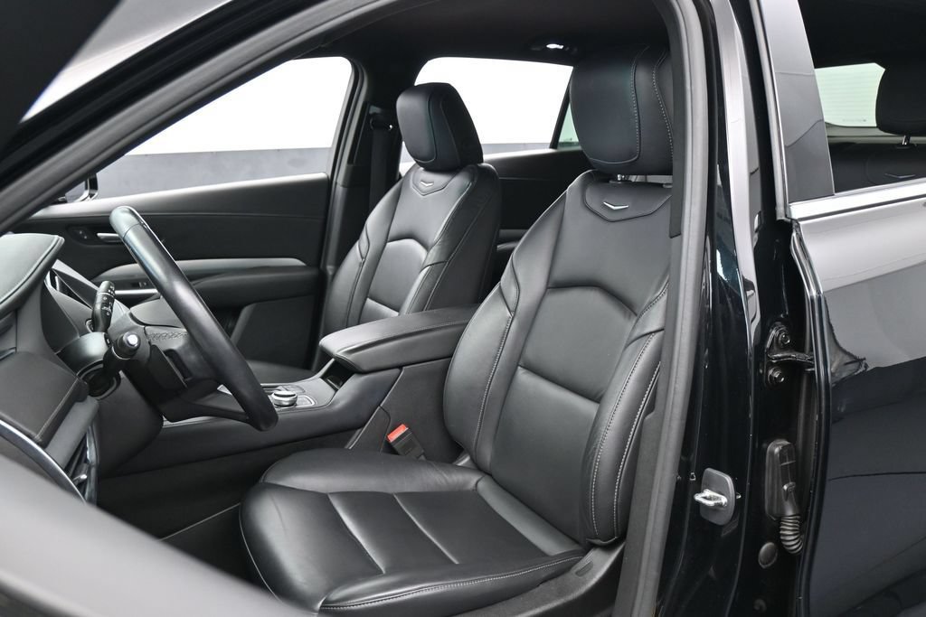 Used 2023 Cadillac XT4 Premium Luxury FWD image 10