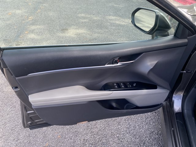 Used 2018 Toyota Camry LE FWD image 12