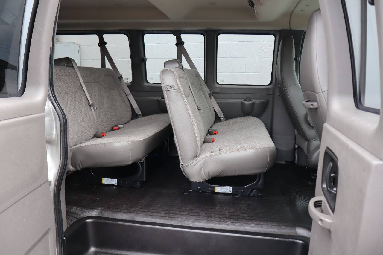 Used 2018 Chevrolet Express 2500 LS w/ Driver Convenience Package RWD image 6