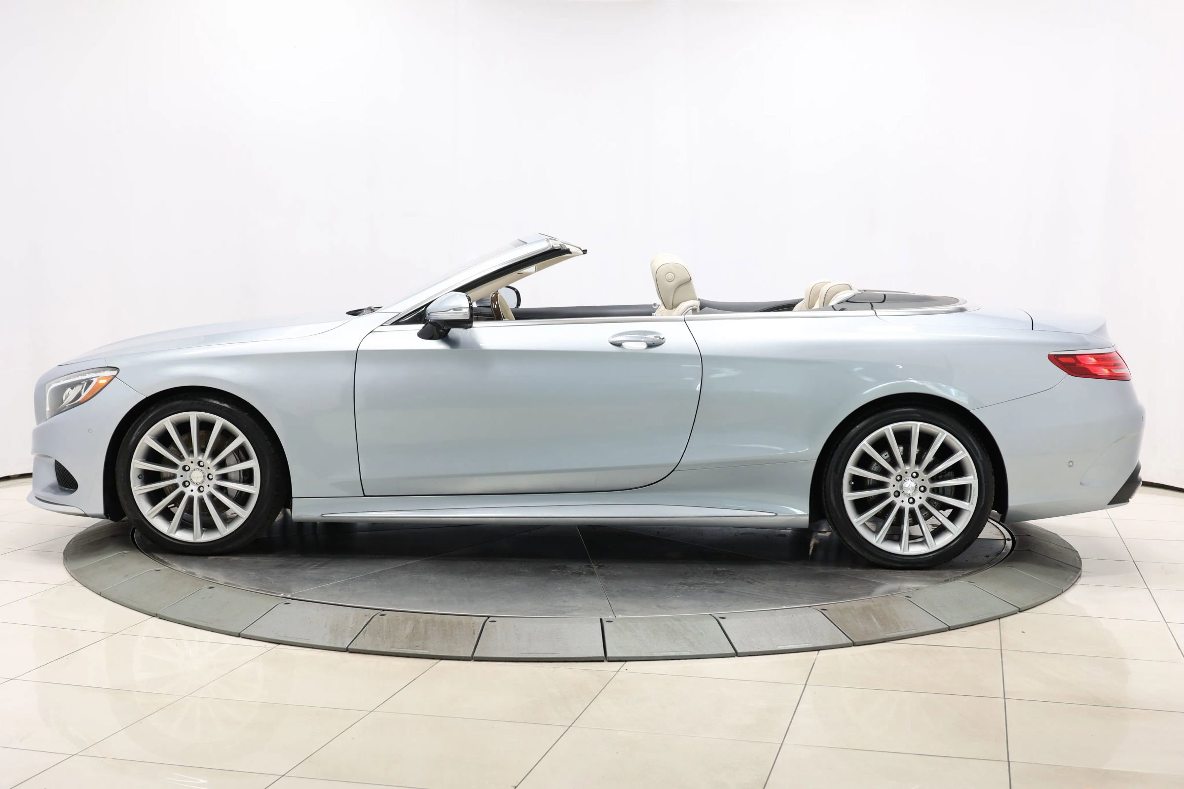Used 2017 Mercedes-Benz S 550 Cabriolet image 8