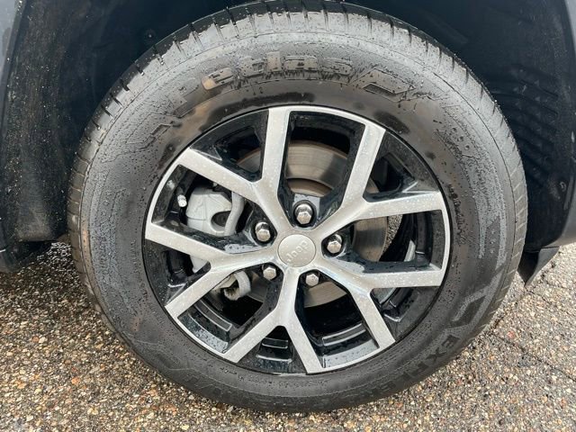 Used 2024 Jeep Grand Cherokee Limited AWD/4WD image 9