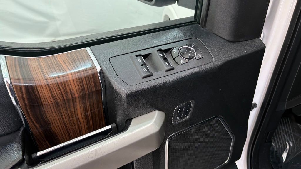 Used 2015 Ford F150 Lariat w/ Equipment Group 502A Luxury AWD/4WD image 14