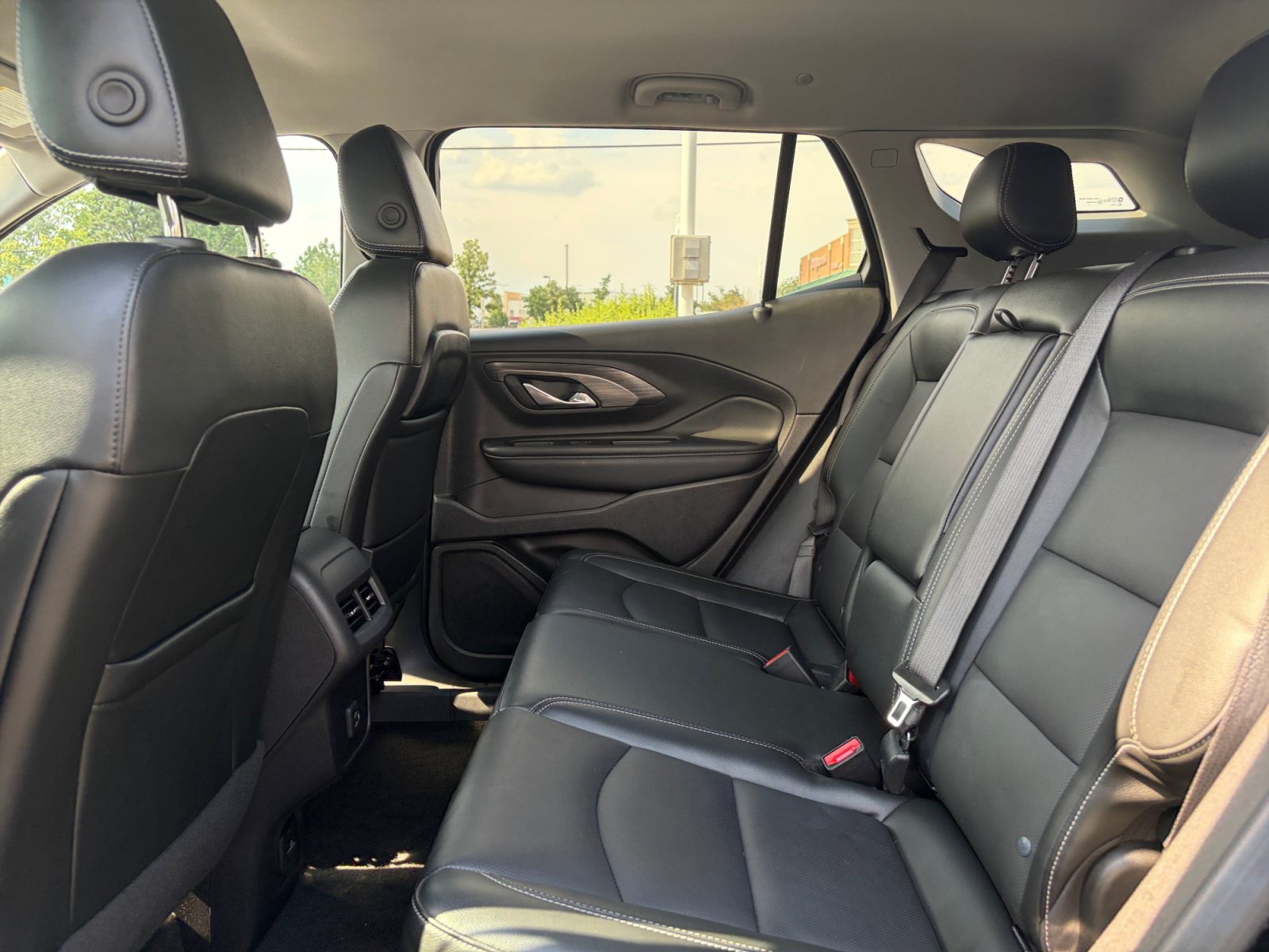 Used 2024 GMC Terrain SLT AWD/4WD image 18