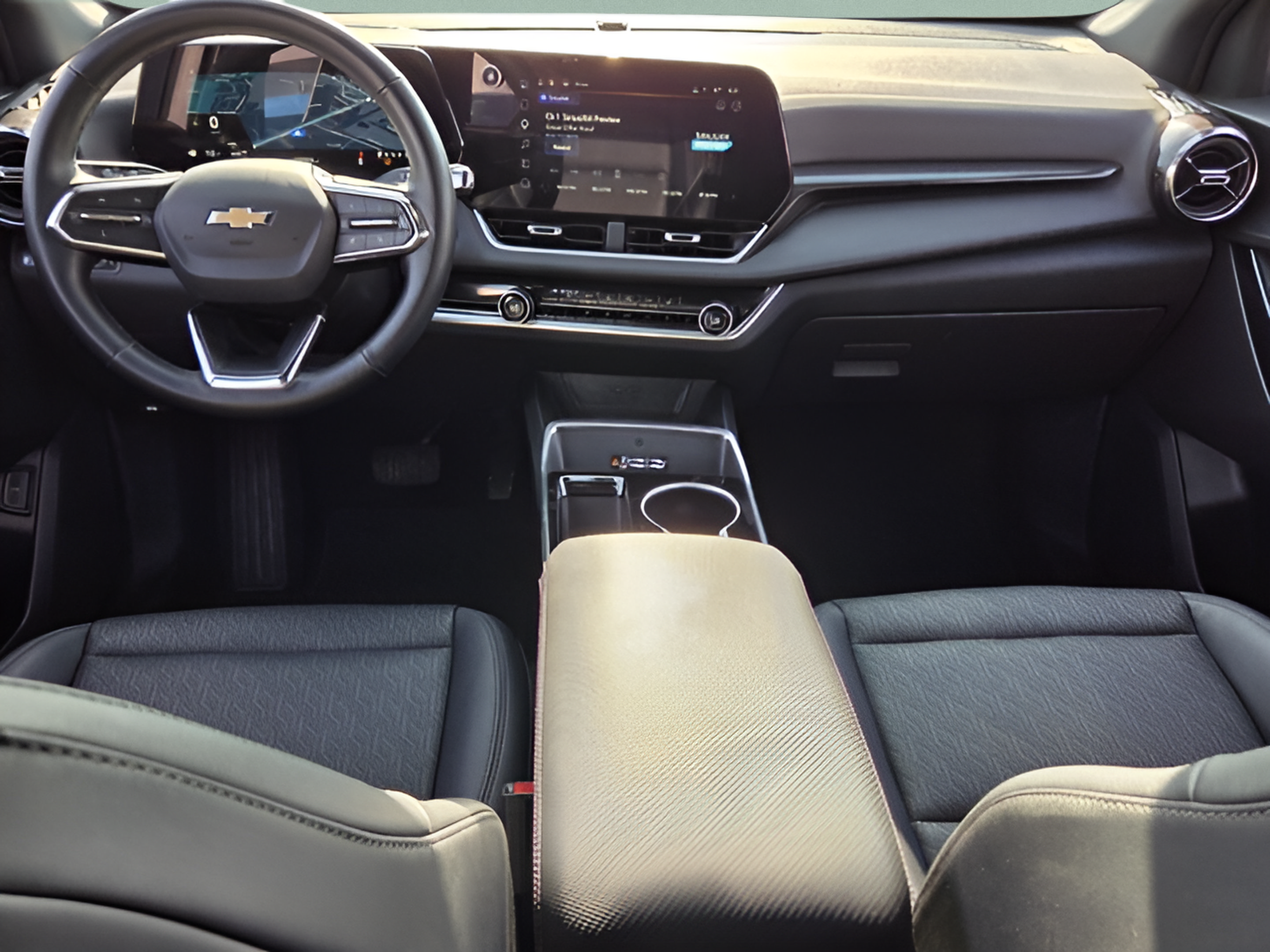 Used 2025 Chevrolet Equinox LT w/ Convenience Package II AWD/4WD image 12
