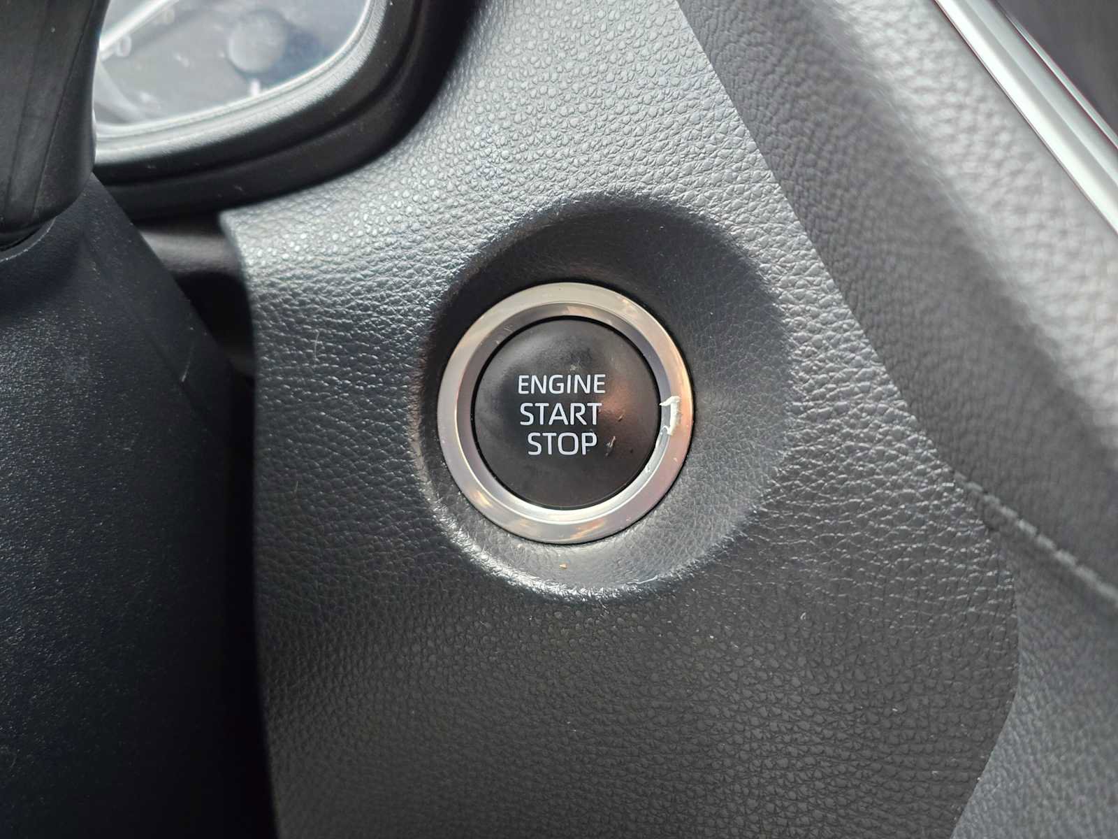 Certified 2023 Toyota Corolla Cross LE w/ Moonroof Package image 28