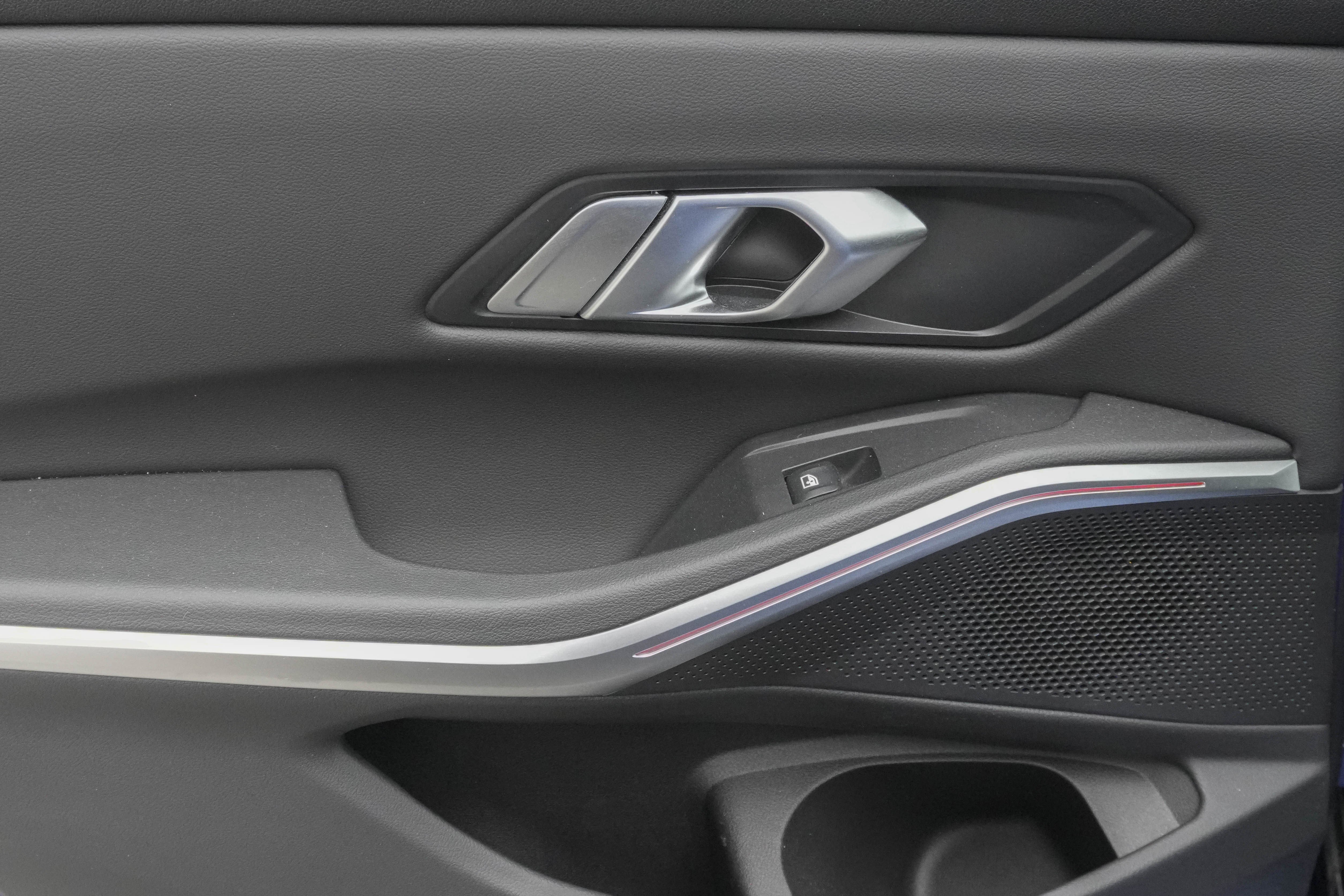 Used 2022 BMW 330i Sedan w/ M Sport Package image 31