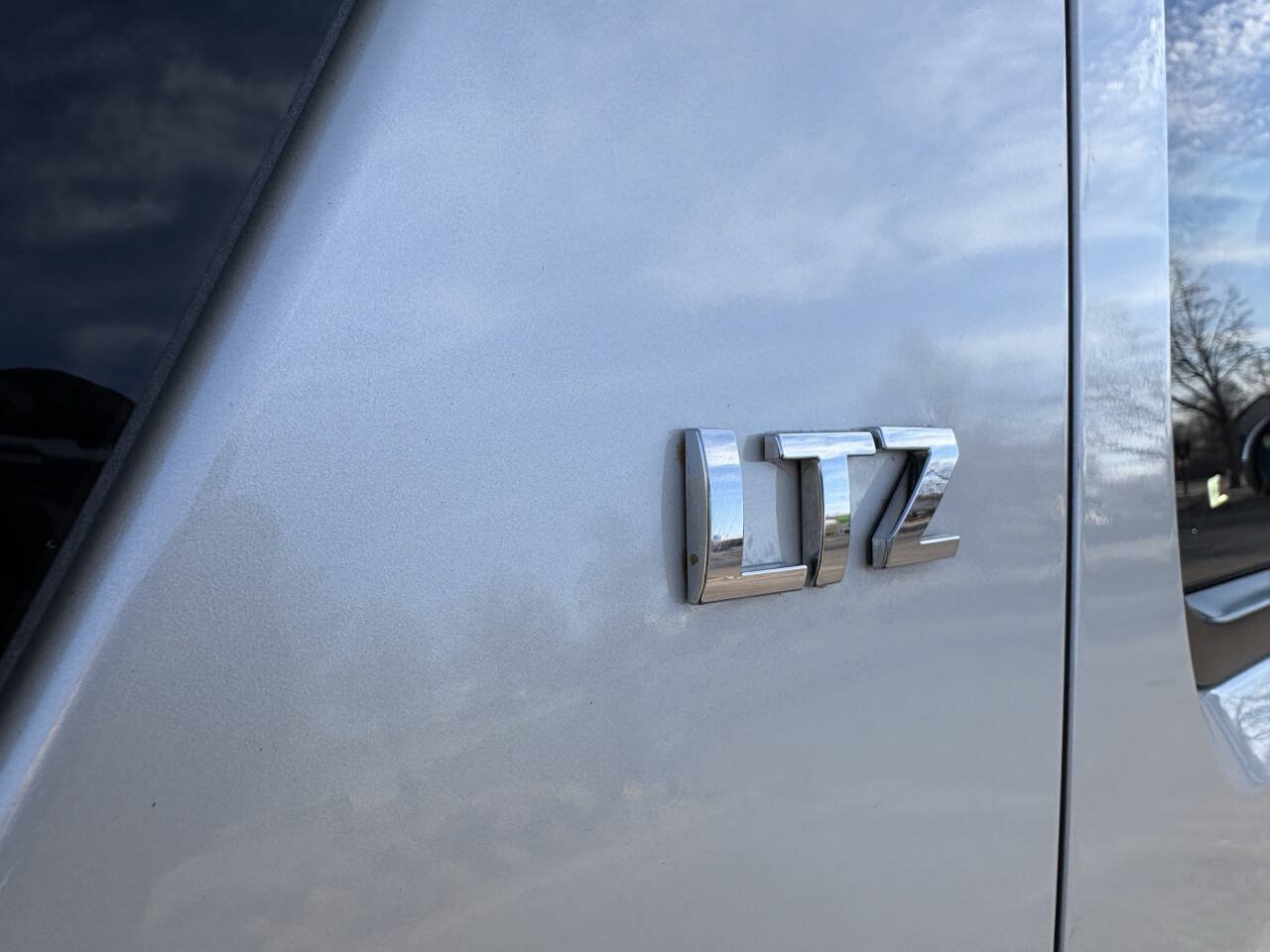 Used 2010 Chevrolet Suburban LTZ AWD/4WD image 5
