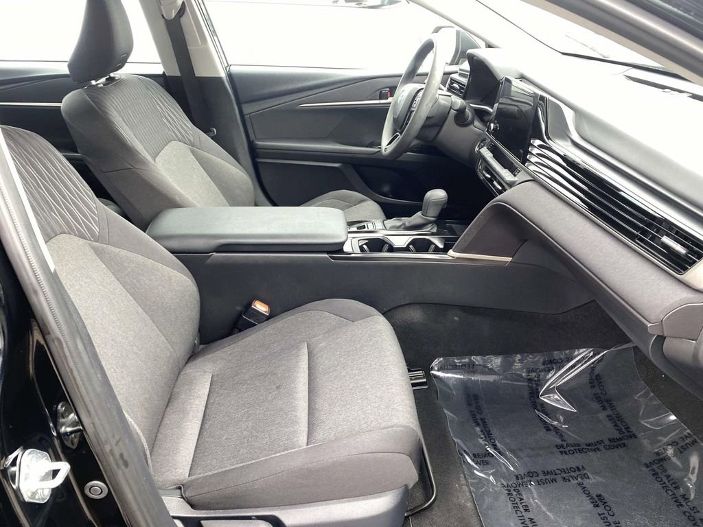 Used 2025 Toyota Camry LE image 46