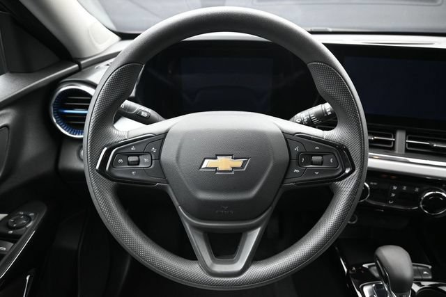 Used 2025 Chevrolet Trax LT FWD image 15