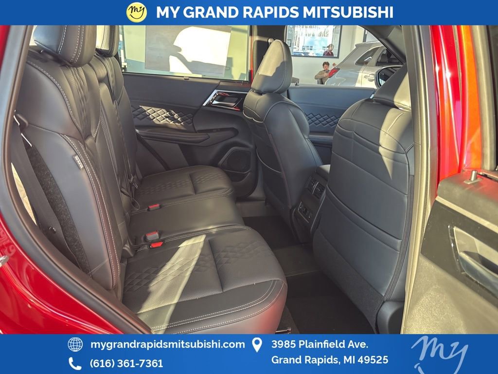 New 2025 Mitsubishi Outlander SEL Black Edition image 13