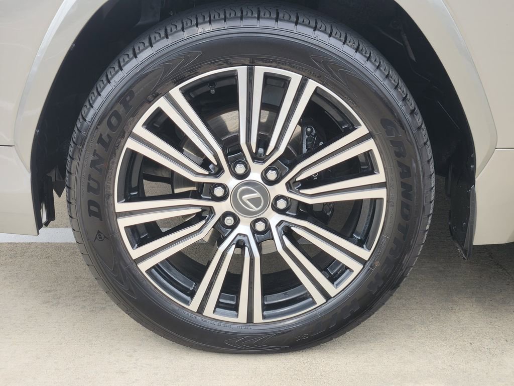 Used 2025 Lexus LX 600 4WD w/ Luxury Package image 10