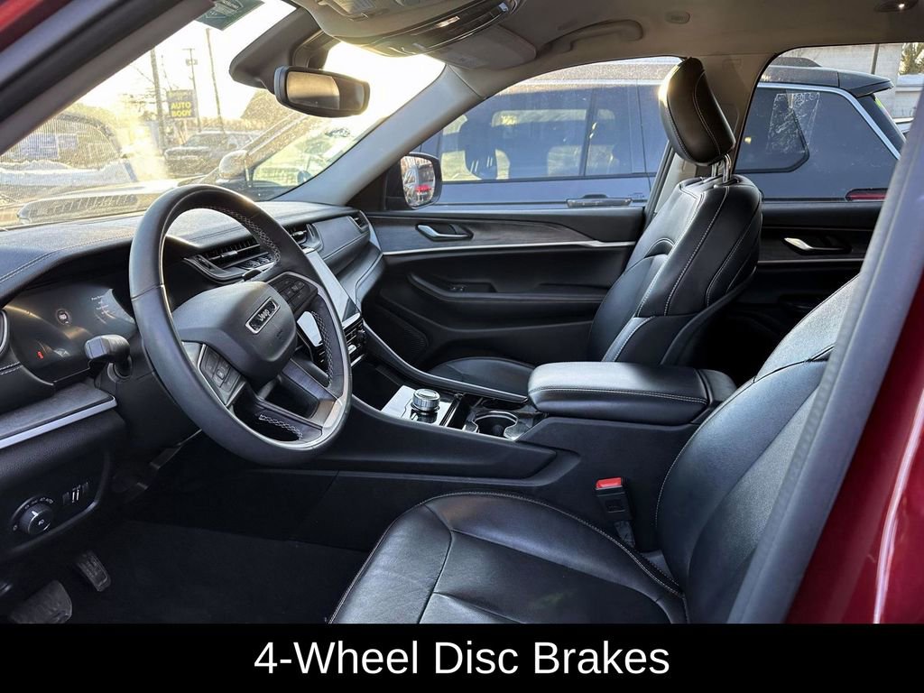 Used 2023 Jeep Grand Cherokee L Limited w/ Black Appearance Package image 15