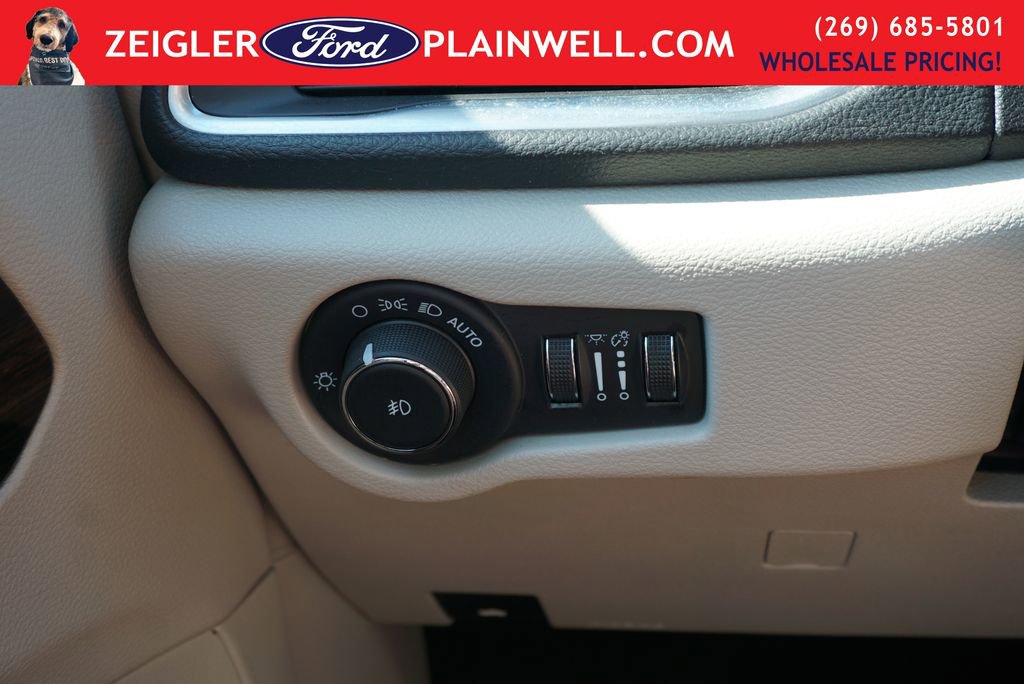Used 2024 Chrysler Pacifica Limited FWD image 33