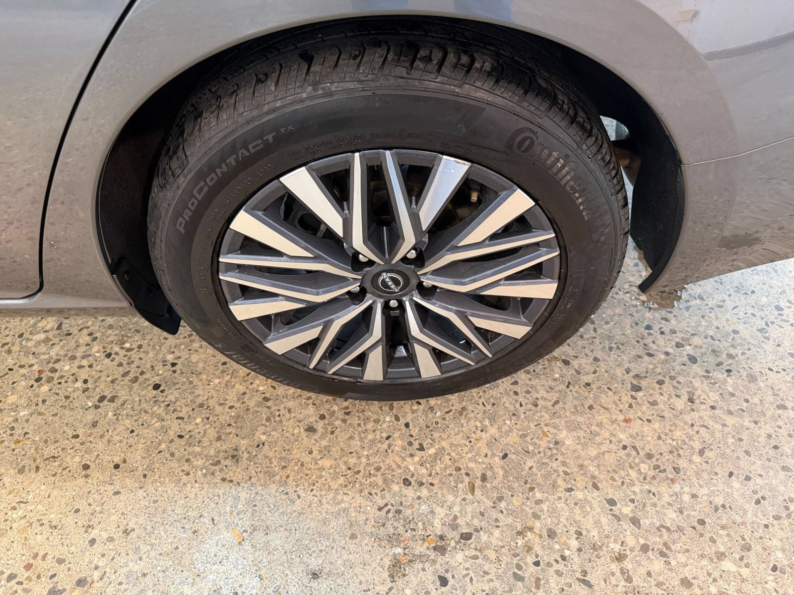 Used 2025 Nissan Altima 2.5 SV FWD image 24