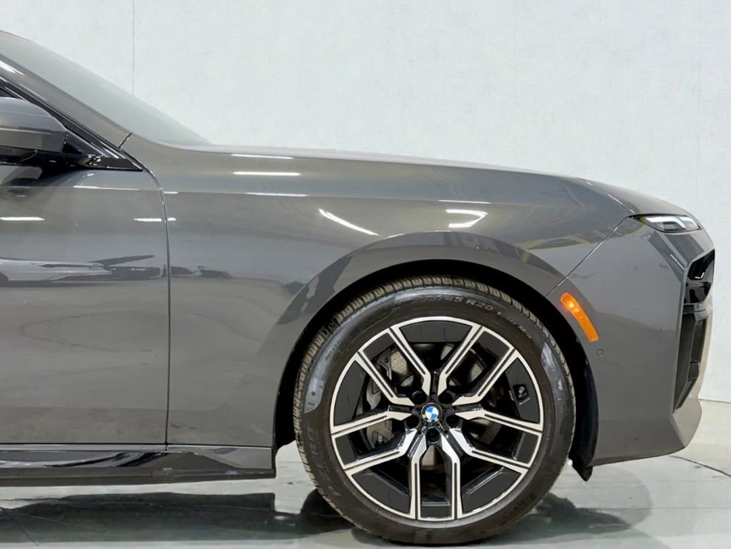 Used 2024 BMW i7 xDrive60 image 6