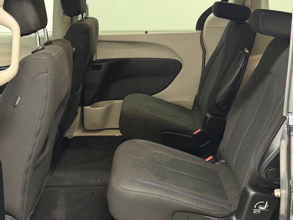 Used 2021 Chrysler Pacifica Touring w/ Cold Weather Group FWD image 30