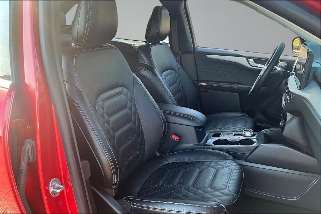 Used 2024 Ford Escape Platinum w/ Premium Technology Package AWD/4WD image 28