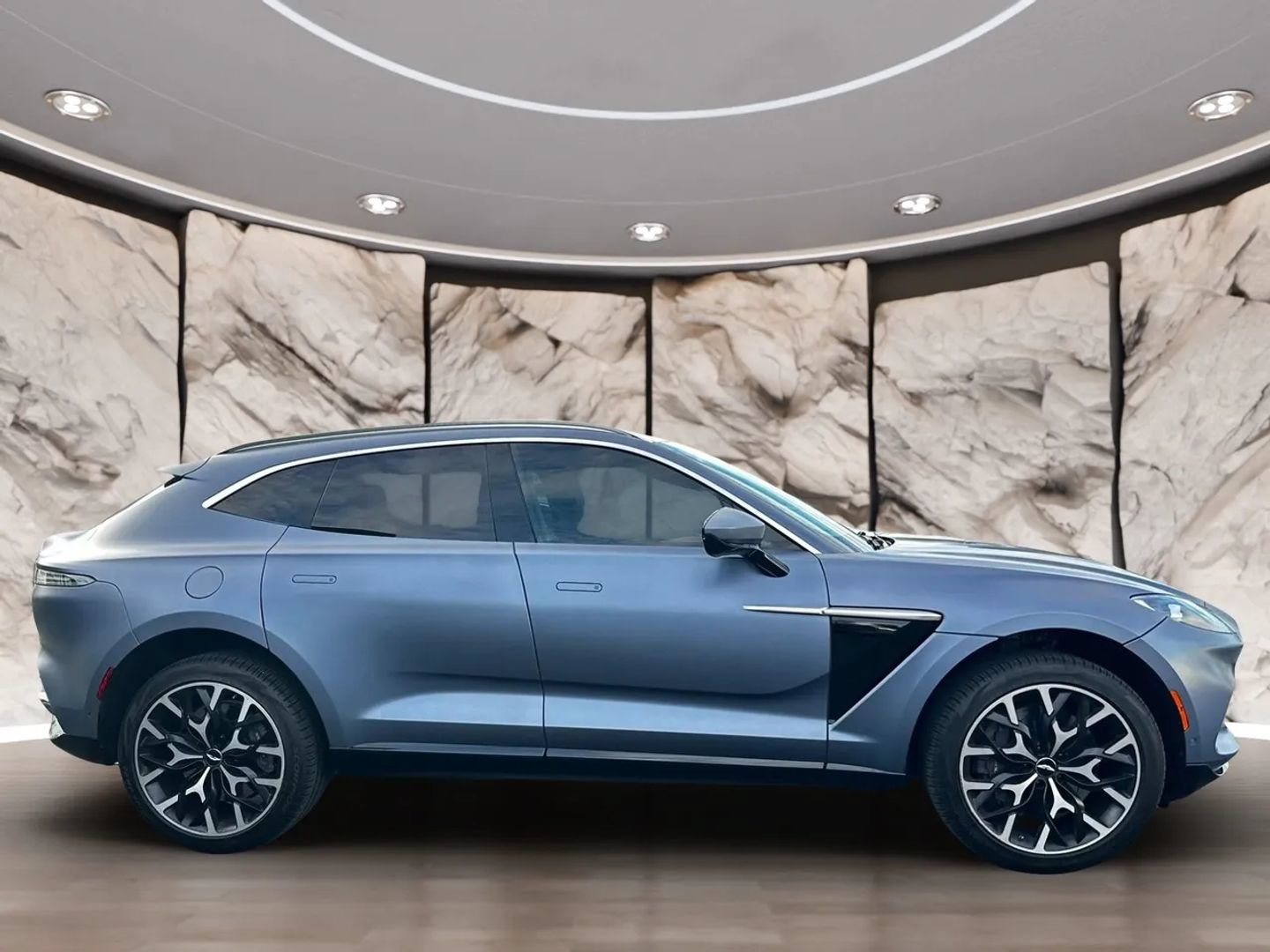 Used 2021 Aston Martin DBX AWD/4WD image 6